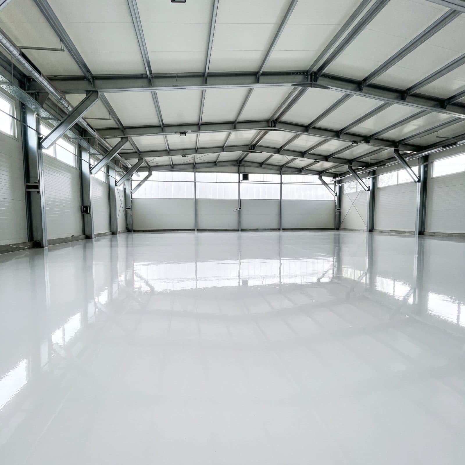 Hala, 430 m² — Jednolity biały · wysoki połysk
